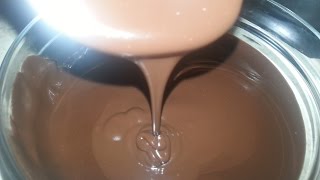 ШОКОЛАНЫЙ СОУС, шоколадная глазурь(Видео рецепт шоколадного соуса. Рецепт шоколадной глазури от Лирин Ло., 2015-03-13T13:46:21.000Z)