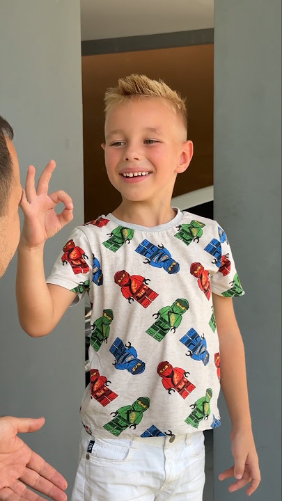 👟 Leo put his sneakers on the wrong foot 🤪