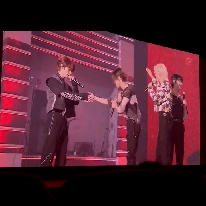 Download lagu Stray Kids attempting to do Limbo's high notes 😂