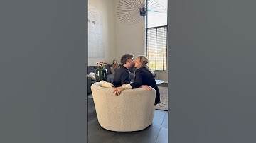 Kussende ouders…