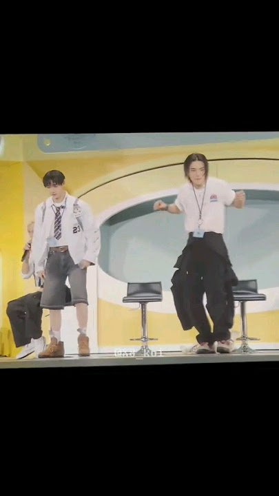 HYUNCHAN dancing to red lights #hyunjin #bangchan #straykids