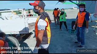 LOADING BARANG DI PESAWAT SESUAI SOP DI SAAT CORONA MELANDA