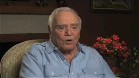 Ernest Borgnine discusses winning an Oscar for "Marty" - EMMYTVLEGENDS.ORG