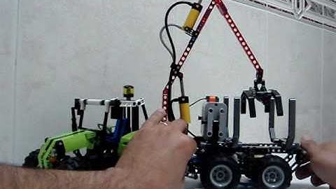 LEGO Technic 8049, Tractor with Log Loader