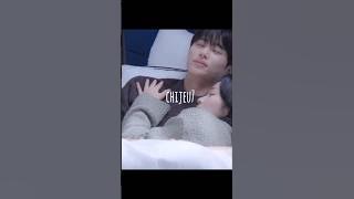 Hyeyoon's cute little hands are playing on wooseok's chest 🫠🫠🫠#byeonwooseok #kimhyeyoon #couple