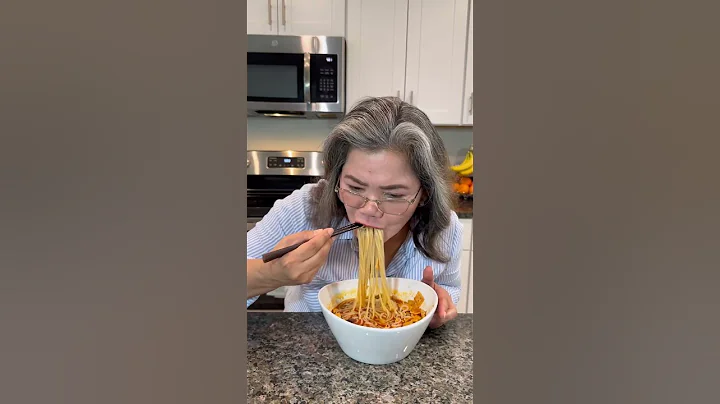 Instant Noodle Adventure: Tasting Chinese Snail Rice Noodles for the First Time! - DayDayNews