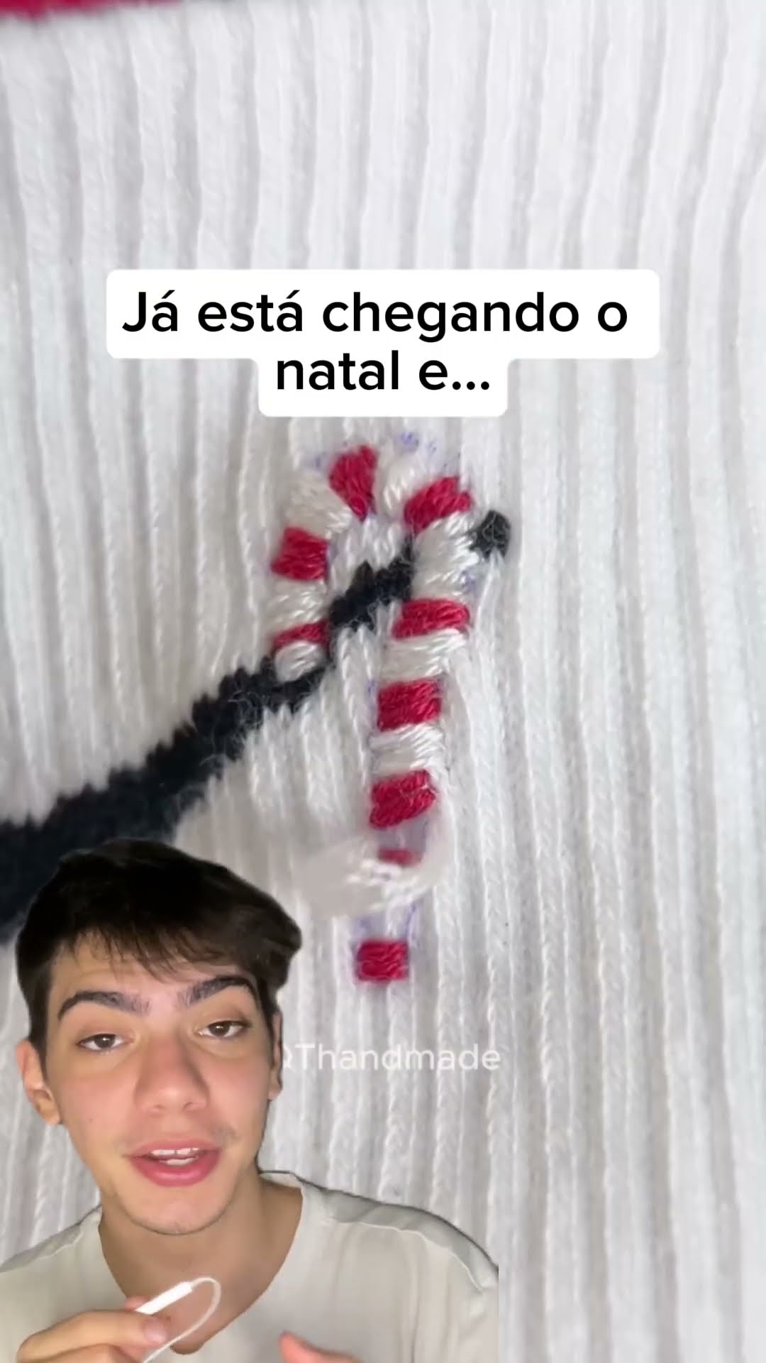 Costura simples pro Natal ?✨ Só precisa de linha branca e vermelha pra criar algo lindo e único! ❤️