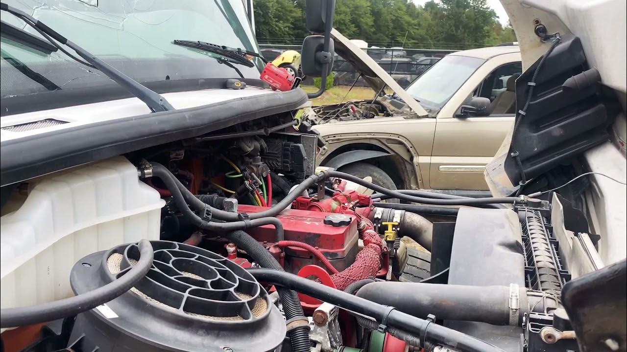 2010 Freightliner M2 6.7L Cummins engine test - YouTube