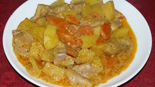 Нежная куриная грудка в духовке с картошкой, морковью в сметанном соусе. Очень вкусное второе блюдо.