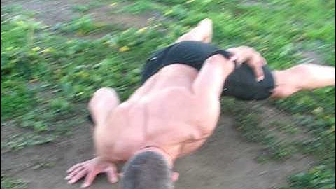 Steve maxwell: One-Arm Push-Up