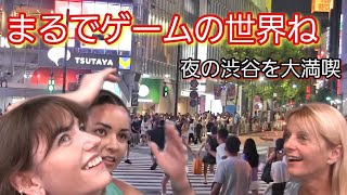 まるでゲームの世界ね！マリオカートやスクランブル交差点、渋谷の夜を大満喫する外国人観光客たち