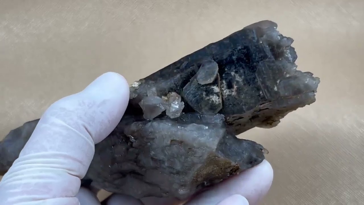 キャビネットサイズ：ノルウェー産スモーキー水晶（セルフヒールド