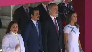 El emir de Qatar, recibido con honores militares