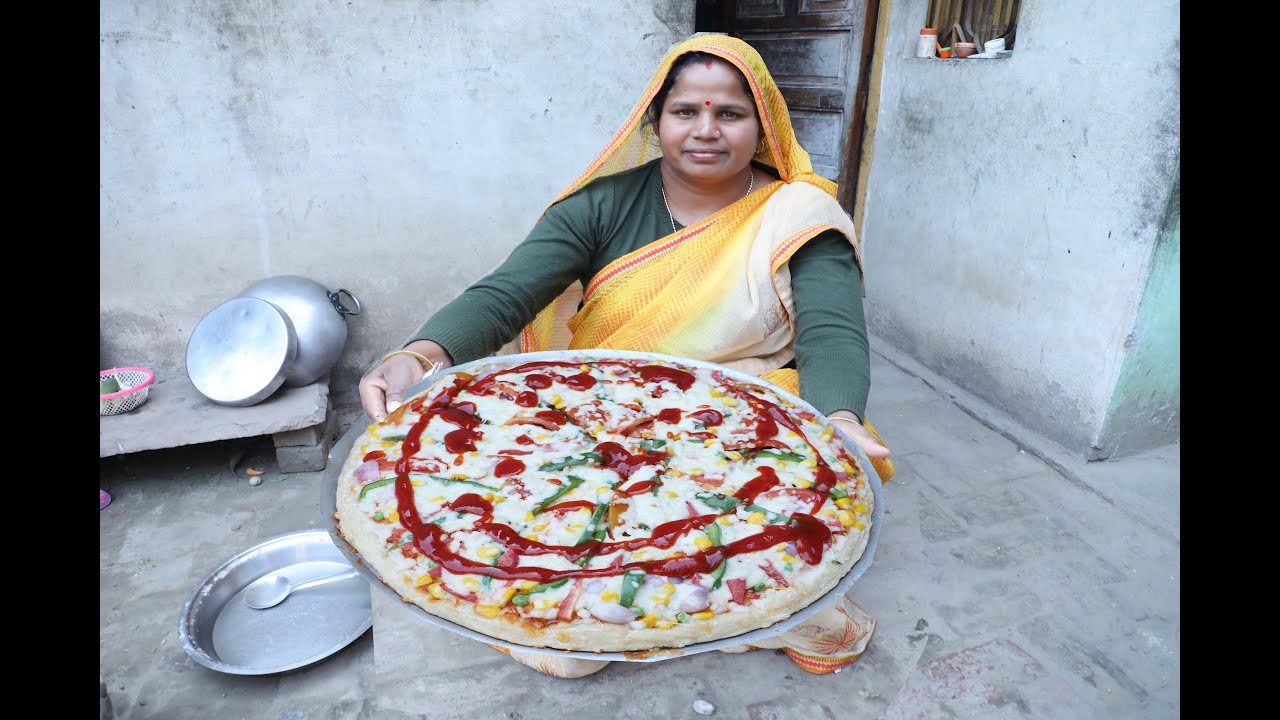 घर पर बनाये मार्किट जैसा इतना बड़ा पिज़्ज़ा की पूरा परिवार मिलकर खाऐ Pizza Recipe In Kadhai