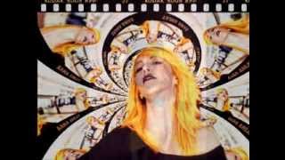 Hande Yener - Bi Gidenimi Var