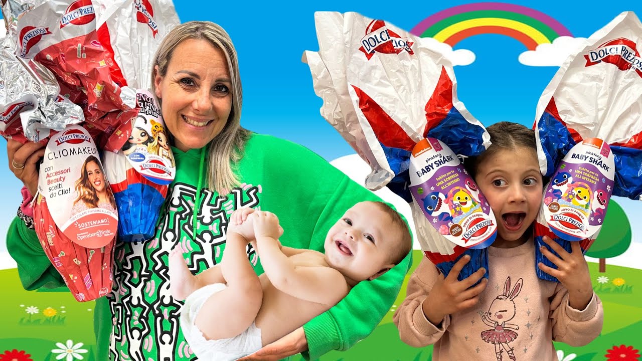 MAMMA CLAUDIA E NOEMI APRONO LE UOVA DI PASQUA DOLCI PREZIOSI A BABY ANDREA!!