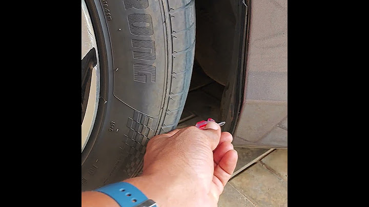 This screwdriver is built for tight spots!