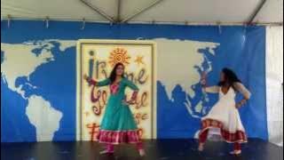 Mujhe Rang De Dance - Isha & Saloni