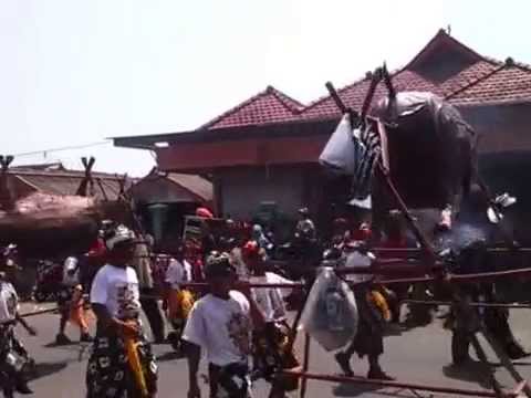 Karnaval 17 agustus 2014 di desa Gerbo pemuda Planker  YouTube