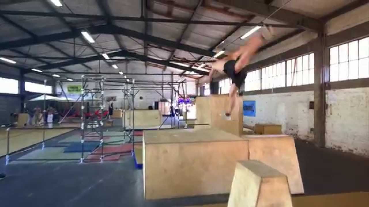 DIE HALLE - Der Film 2015 - Official Trailer