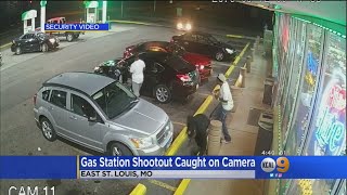 Brazen Gas Station Shootout Caught On Camera In St. Louis Resimi