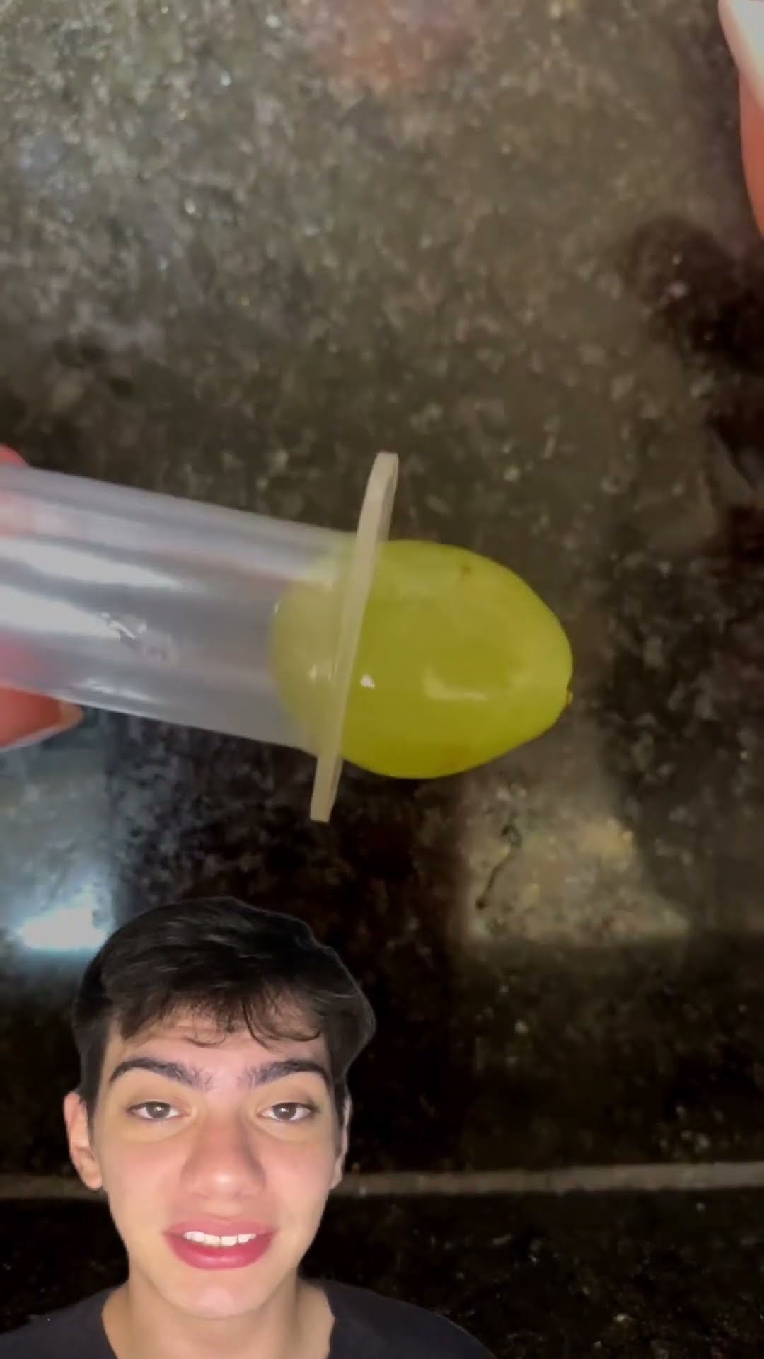 Corte uvas na vertical e evite engasgos! ?? Segurança para os pequenos sempre em primeiro lugar!