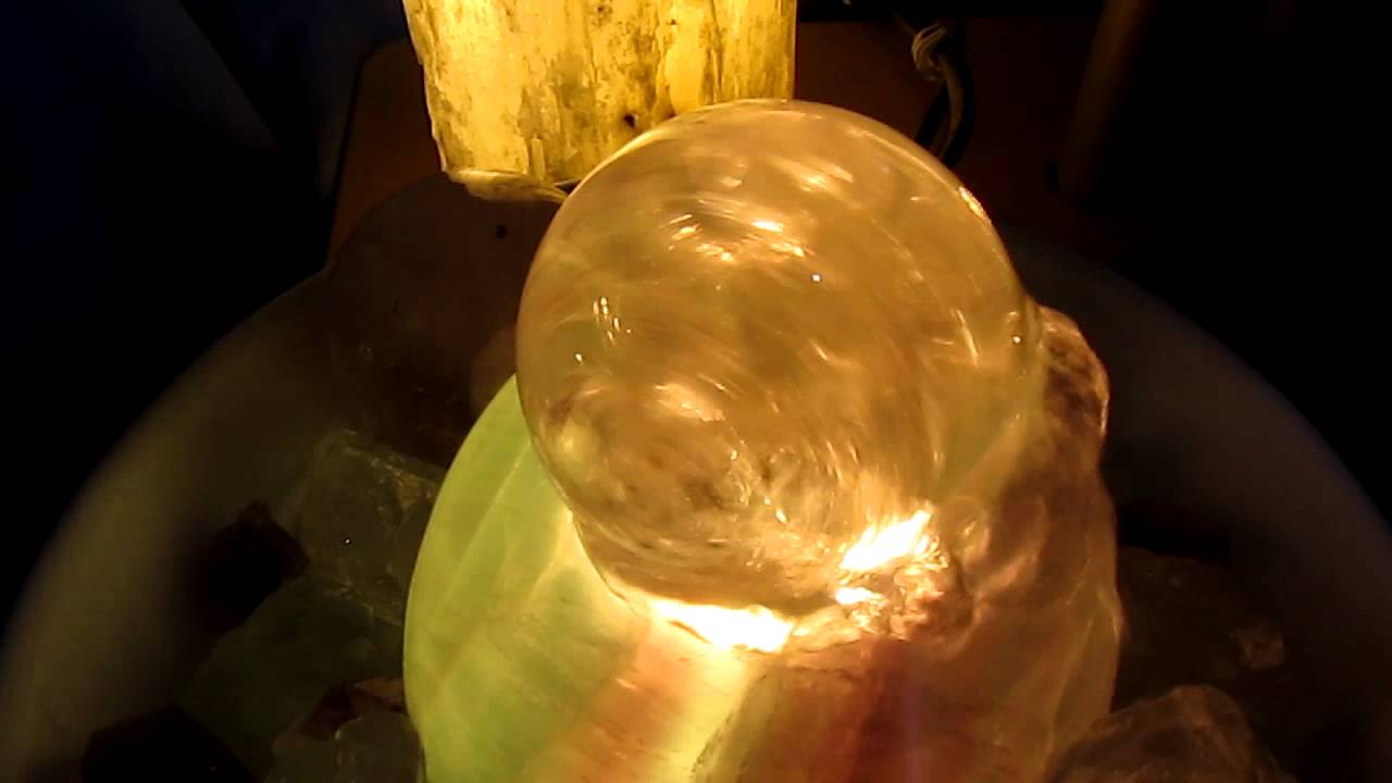 クリスタルファウンテン レインボー水晶 - YouTube