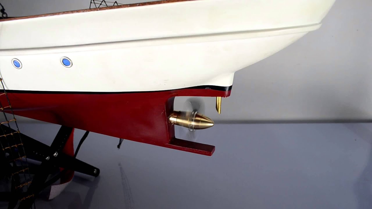 Microcosm P1 variable pitch propeller for steam boat - YouTube