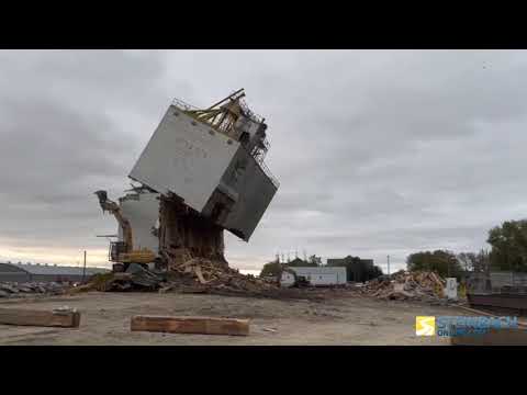 Niverville's grain elevator comes tumbling down