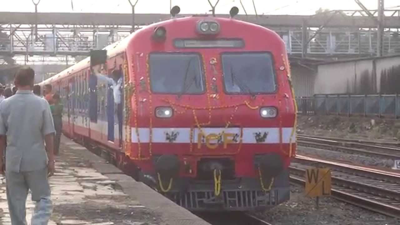 Fully Decorated Inaugural Run Special Diva-Vasai ICF DEMU Central Railway!!