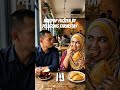 Biar lah dia makan karipap tu dulu, nnt dia explain la