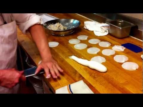 Video: Dim Sum Master Retter På Har Gow, Den Perfekte Rejerbolle