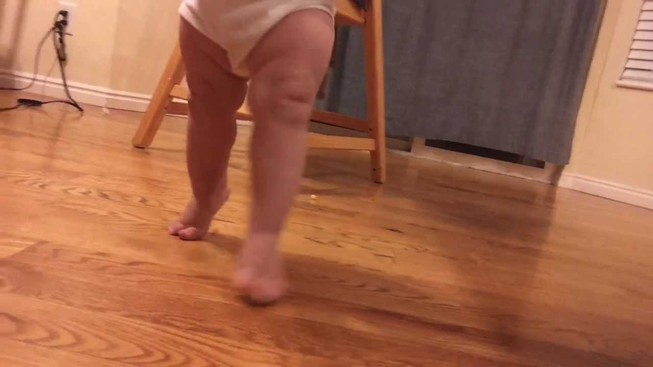 my one year old walks on tiptoes