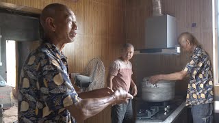 【农村四哥】农村四哥家现代厨房来了2样家电，师傅上门安装，老爸试了都说好