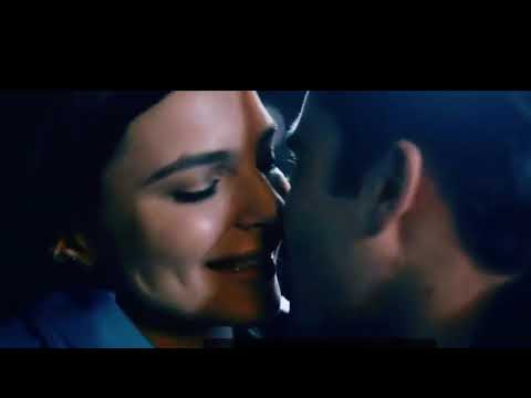 Emily Ratajkowski Kissing Scene