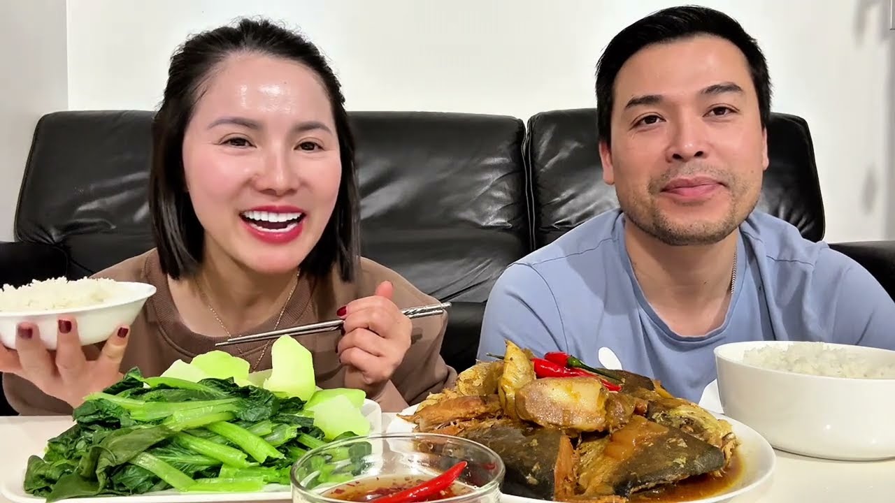 Cơm Cá Chim Kho Miền Bắc, Rau Luộc, Vợ Chồng 2 bánh xin mến mời cả nhà ạ 