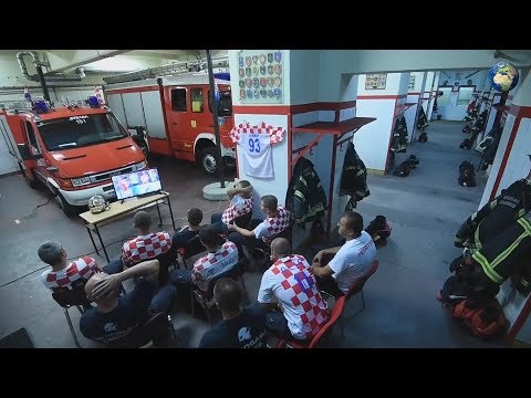 Видео: Хорватские пожарные подорвались по тревоге, не досмотрев решающий пенальти с РФ