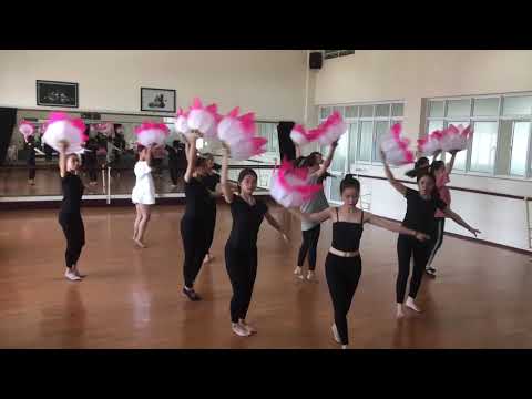 Video Múa Sen Bác Hồ một tình yêu bao la . Lớp k38A Biên đạo... - youtube
