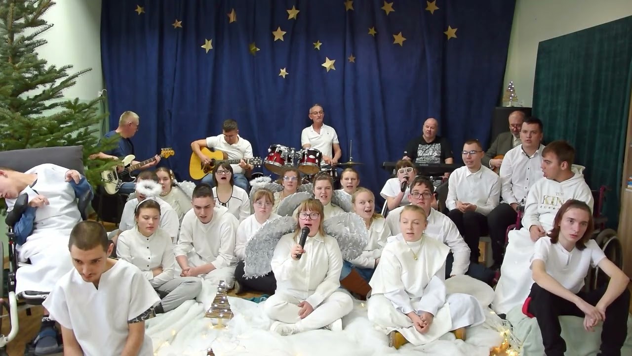 Lulajże Jezuniu - w wykonaniu zespołu 