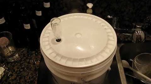 Home Brewing an American Light 20 Min. Kit with Joe (Part 2)