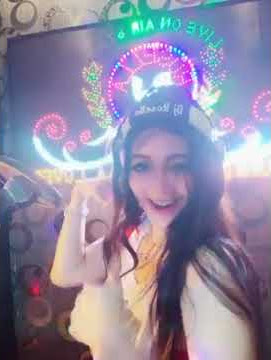 DJ ROSELLA DAYAK HANING