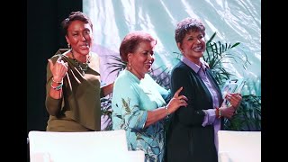 Roberts sisters impart wisdom, laughs on Women's Conference attendees