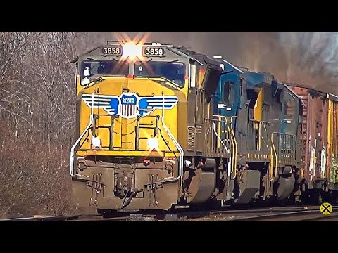 CSX C40-8 on UP Train Meets CSX AC44-CW Stack Train - YouTube