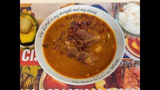 Frijoles rojos o colorados guatemaltecos con costilla de marrano