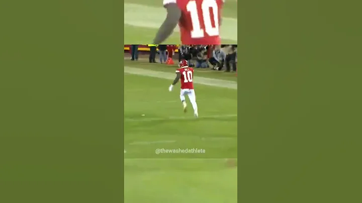 Tyreek Hill said ✌️ to the Bills Defense 🥶 #nfl #shorts