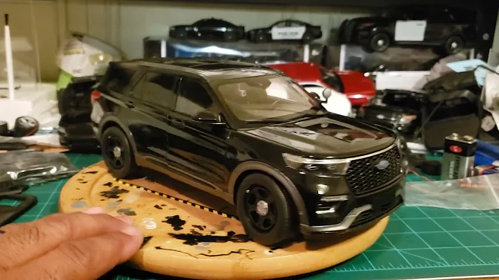 1/18 POLICE: Unmarked 2020 Black Ford Explorer