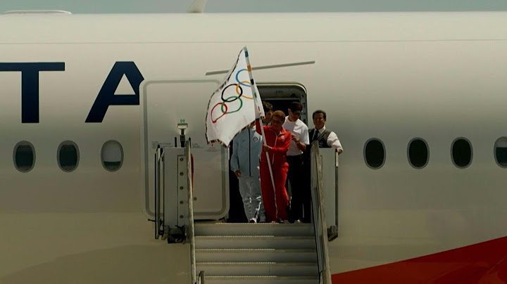 Le drapeau olympique arrive à Los Angeles et, avec lui, la "pression" pour 2028 | AFP