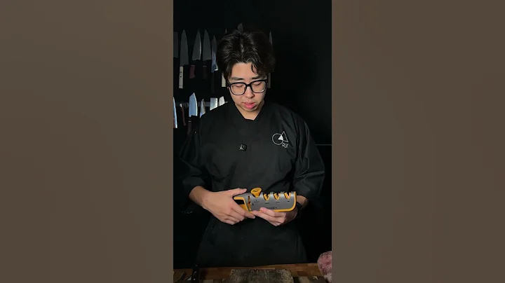 Burning razor vs Cheap Sh*tty knife #fyp #knife #knifesharpening #ray #knifesharpener #rui #knives