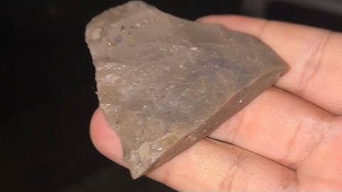 Flint Knapping raw Texas chert into an arrowhead