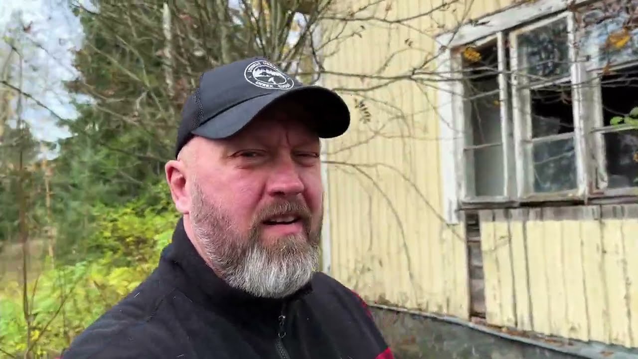 Autio hirsitalo sekä pieni heppatalli